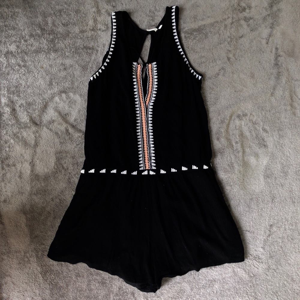 Stiching detailed romper